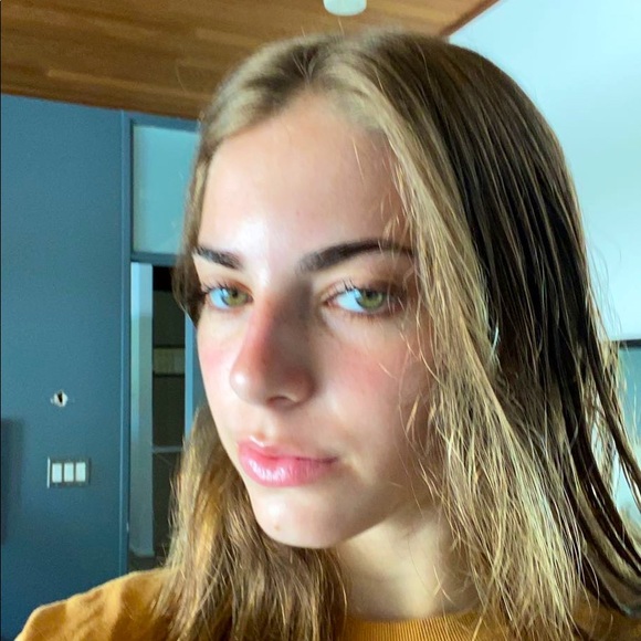 Meet your Posher, Ava - Picture 1 of 1